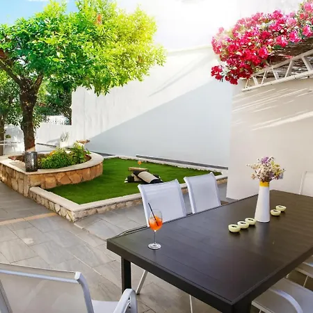 Semesterbostad Serena *